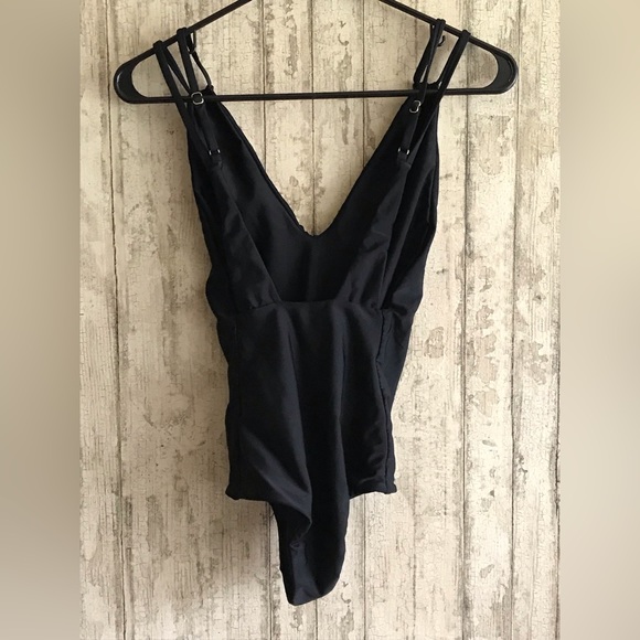 Deep V-neck Tori Praver Bathing Suit - Picture 2 of 6